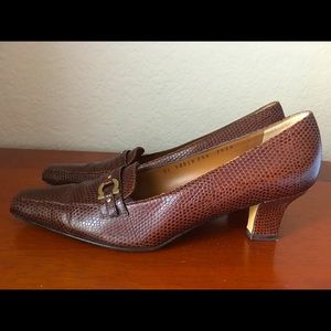 EUC Salvatore Ferragamo kitten heel shoes